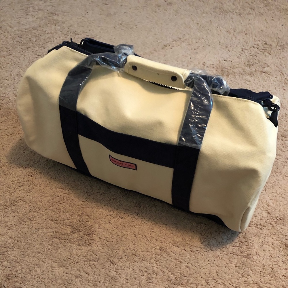 Vineyard Vines NWT canvas duffel bag